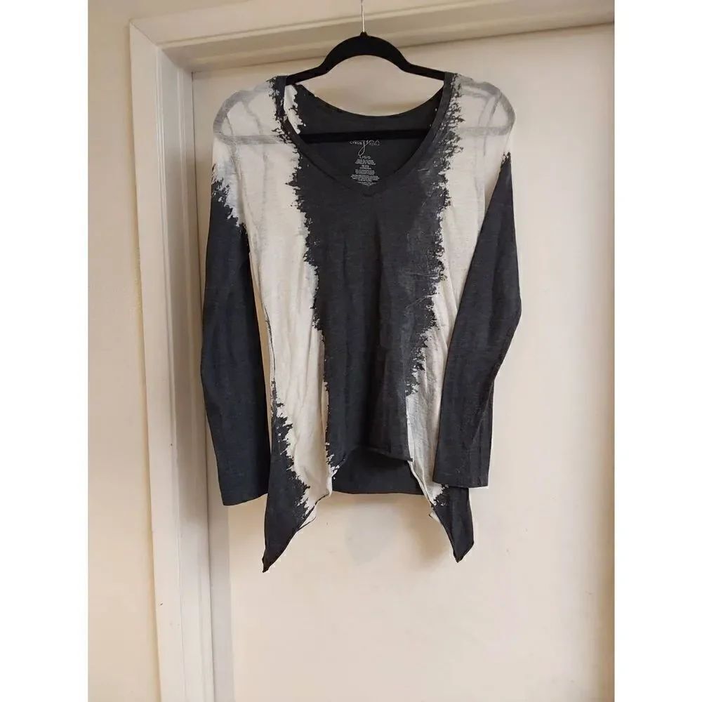 Miley Cyrus/Max Azizi Dark Gray & White Long Sleeve Sharkbite Hem Top Sz L